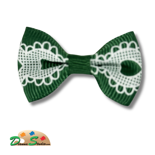 Winter green, white lace pen bow